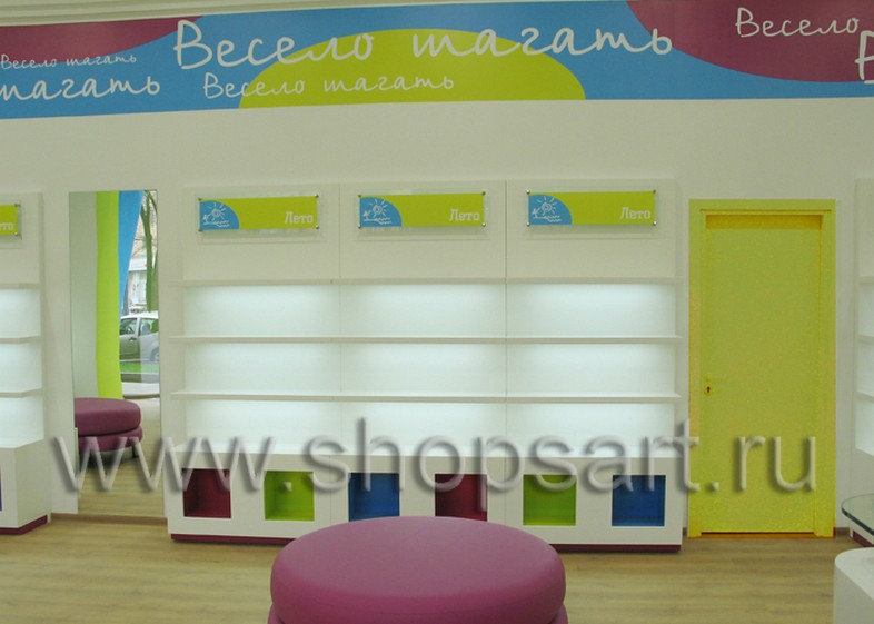 Фотографии открытого детского магазина обуви “Весело шагать” в г. Санкт-Петербург на основе коллекции “КАРАМЕЛЬ”