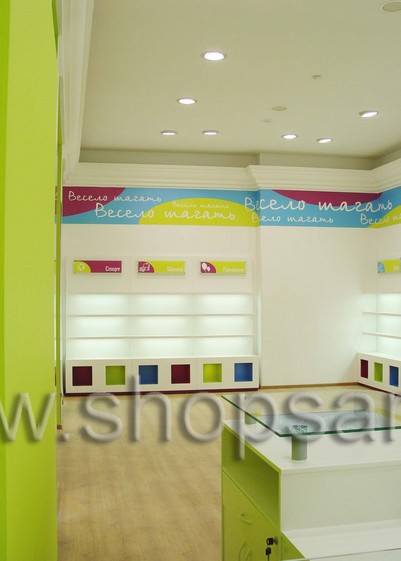 Фотографии открытого детского магазина обуви “Весело шагать” в г. Санкт-Петербург на основе коллекции “КАРАМЕЛЬ”