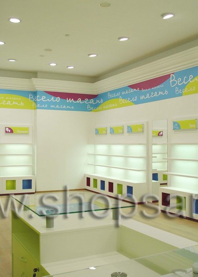 Фотографии открытого детского магазина обуви “Весело шагать” в г. Санкт-Петербург на основе коллекции “КАРАМЕЛЬ”