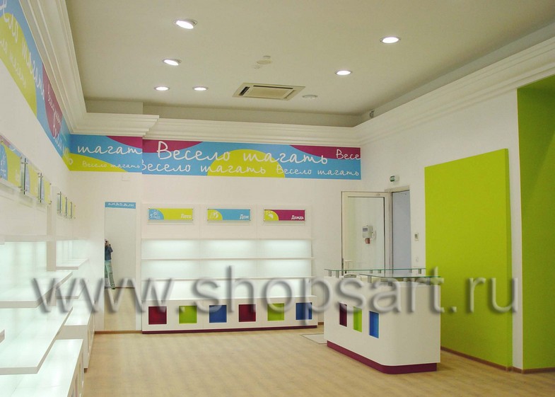 Фотографии открытого детского магазина обуви “Весело шагать” в г. Санкт-Петербург на основе коллекции “КАРАМЕЛЬ”