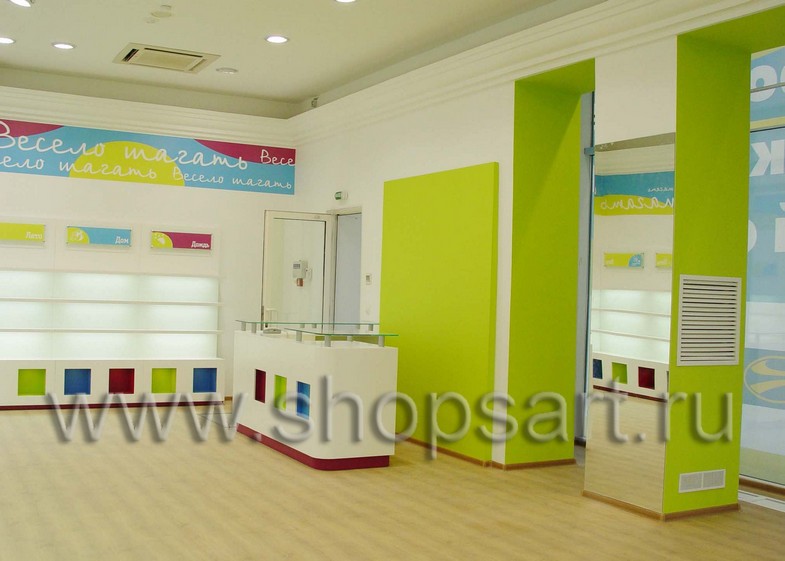 Фотографии открытого детского магазина обуви “Весело шагать” в г. Санкт-Петербург на основе коллекции “КАРАМЕЛЬ”