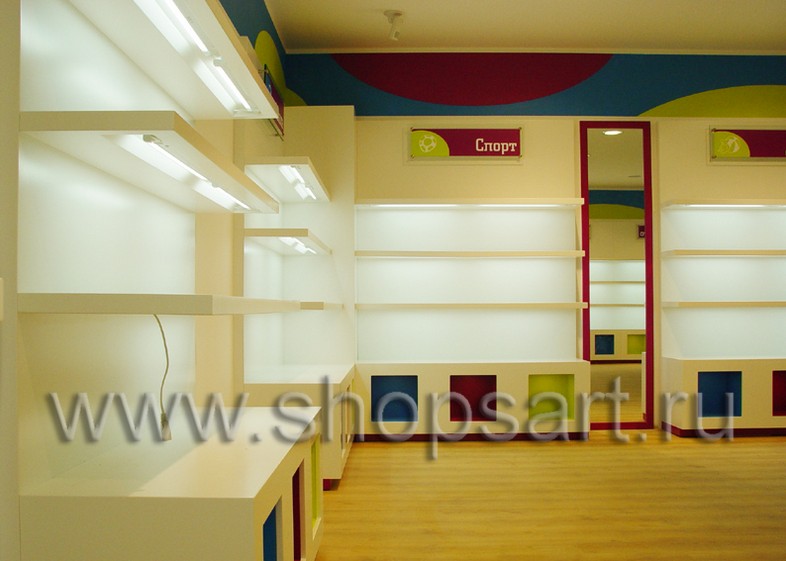 Фотографии открытого детского магазина обуви “Весело шагать” на Ленинском проспекте (Москва) на основе коллекции “КАРАМЕЛЬ”.