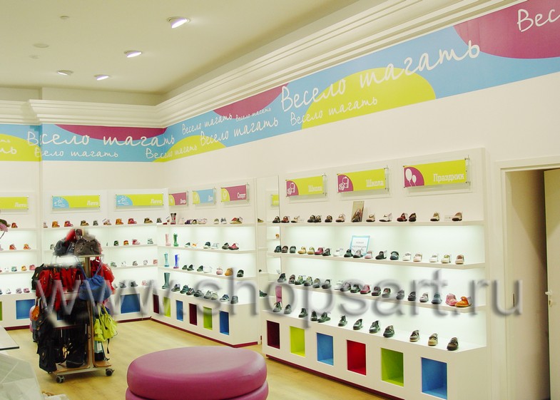 Фотографии открытого детского магазина обуви “Весело шагать” в г. Санкт-Петербург на основе коллекции “КАРАМЕЛЬ”