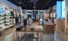 Торговое оборудование магазина одежды AC&co Аутлет Шереметьево коллекция МОДНЫЙ ШОПИНГ Фото 01