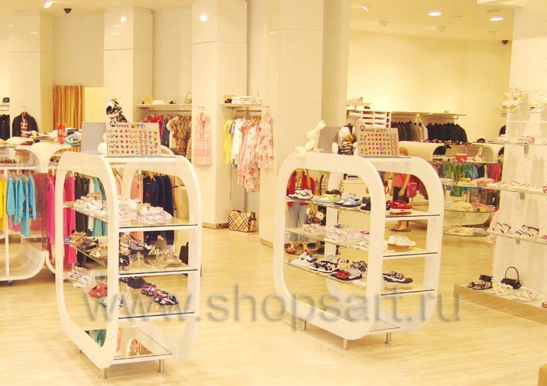 Торговое оборудование для отдела детской обуви магазина Винни ТЦ Dream House Барвиха коллекция КОФЕ С МОЛОКОМ Фото